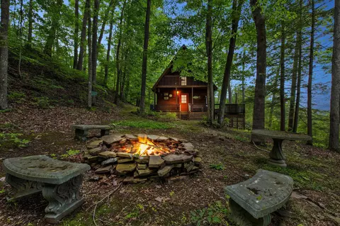 694 Steve Combs Rd, Wellington, KY 40387