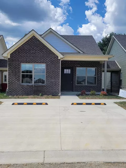 208 Harvest Park Dr, Berea, KY 40403