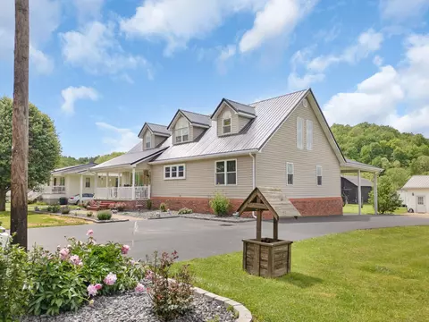 612 Middle Fork Rd, Salyersville, KY 41465