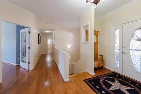 Entry Way - 128 Cherry Hill Dr, Georgetown, KY 40324 photo 2 of 6