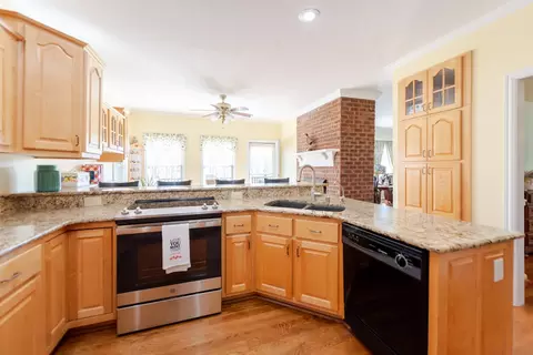 Kitchen - 128 Cherry Hill Dr, Georgetown, KY 40324 photo 4 of 8