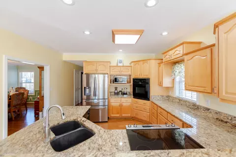Kitchen - 128 Cherry Hill Dr, Georgetown, KY 40324 photo 5 of 8