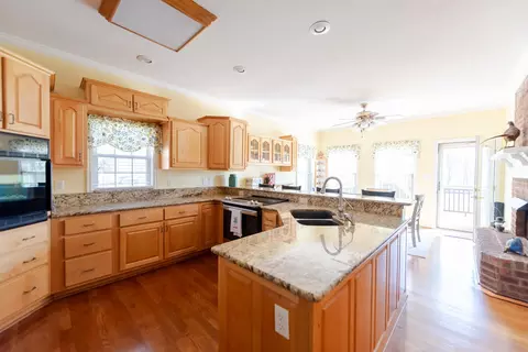 Kitchen - 128 Cherry Hill Dr, Georgetown, KY 40324 photo 3 of 8