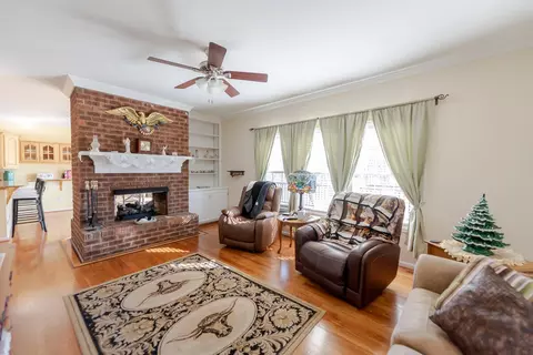 Living - 128 Cherry Hill Dr, Georgetown, KY 40324 photo 2 of 3