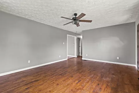 Living - 523 Fall Lick Rd, Lancaster, KY 40444 photo 2 of 3