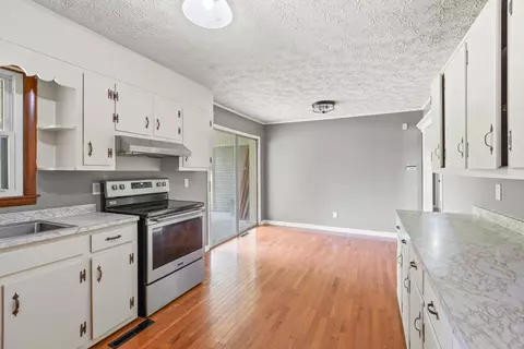 Kitchen - 523 Fall Lick Rd, Lancaster, KY 40444 photo 4 of 4