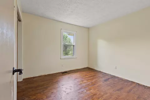 Bedroom - 523 Fall Lick Rd, Lancaster, KY 40444 photo 1 of 5