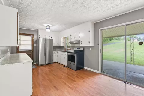 Kitchen - 523 Fall Lick Rd, Lancaster, KY 40444 photo 1 of 4