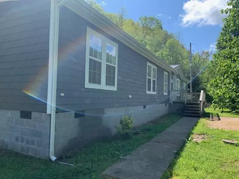 12307 Hwy 7, Pine Top, KY 41843