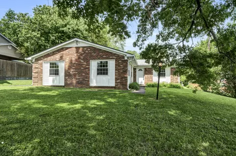 1503 Beacon Hill Rd, Lexington, KY 40504