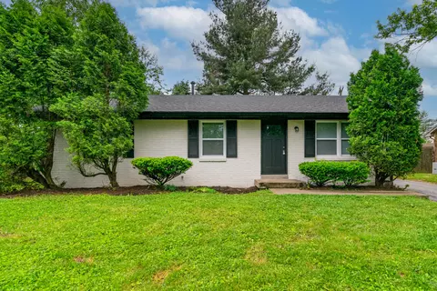 3689 King Arthur Dr, Lexington, KY 40517