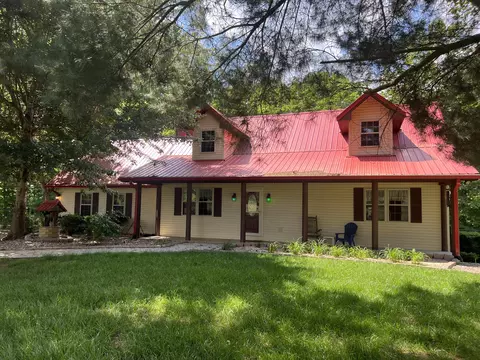 828 Providence Rd, Russell Springs, KY 42642