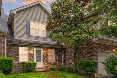 102 Homestead Dr, Nicholasville, KY 40356