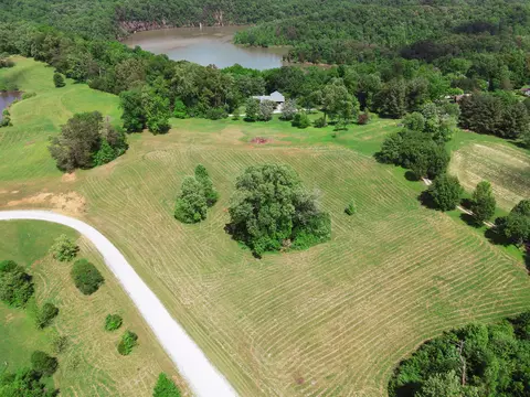 154 Lakewood Dr, Monticello, KY 42633