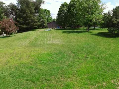 1702 Greenbriar Rd, Monticello, KY 42633