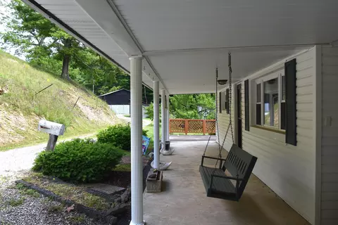 608 Stephens Ln, Sandy Hook, KY 41171 photo 4
