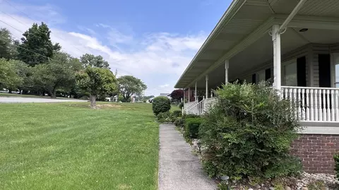 135 Maple Dr, Mount Vernon, KY 40456 photo 4