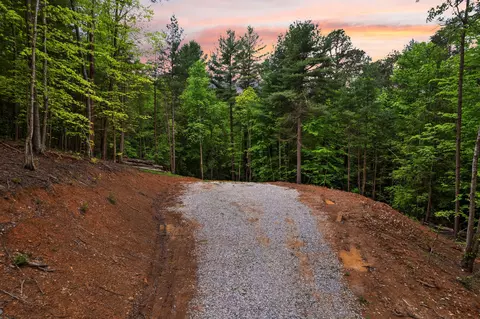 4 Firefly Ln, Campton, KY 41301