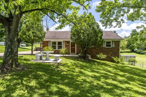 1034 Peacock Rd, Paris, KY 40361
