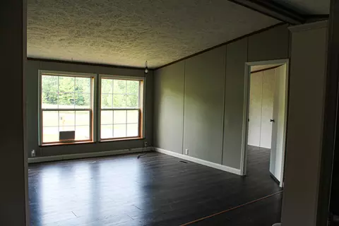 Living - 108 Laurel Ridge Rd, Corbin, KY 40701 photo 3 of 3