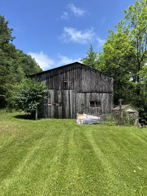 Exterior - 68 Bluetick Rd, Berea, KY 40403 photo 5 of 13