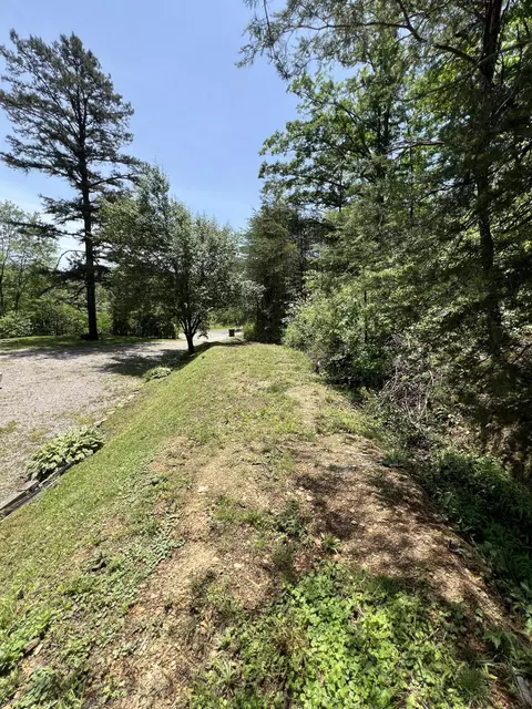 Exterior - 68 Bluetick Rd, Berea, KY 40403 photo 7 of 13