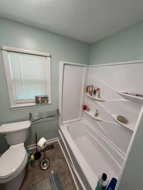 Bath - 68 Bluetick Rd, Berea, KY 40403 photo 1 of 3