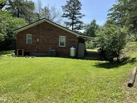 Exterior - 68 Bluetick Rd, Berea, KY 40403 photo 4 of 13