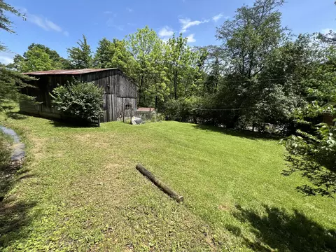 Exterior - 68 Bluetick Rd, Berea, KY 40403 photo 9 of 13