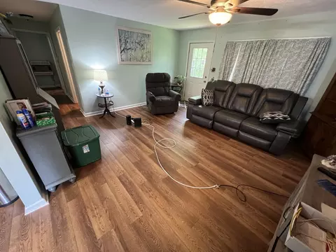 Living - 68 Bluetick Rd, Berea, KY 40403 photo 2 of 3