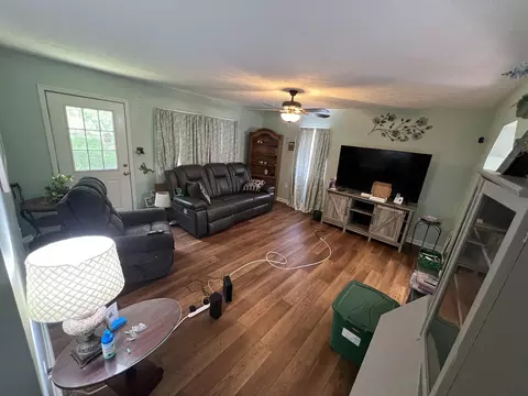 Living - 68 Bluetick Rd, Berea, KY 40403 photo 1 of 3