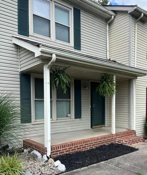 411 Ryne Ct, Versailles, KY 40383
