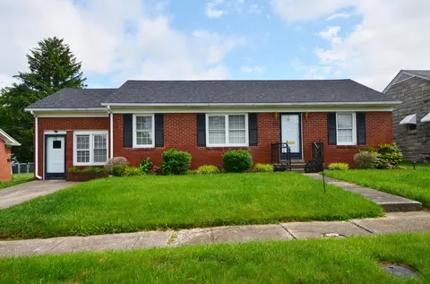 415 College Mnr, Harrodsburg, KY 40330