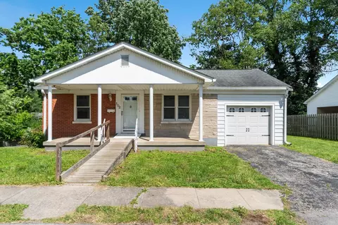102 Leesway Ct, Nicholasville, KY 40356