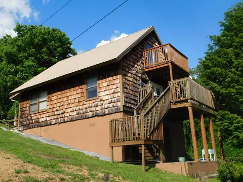101 Ross Dr, Loyall, KY 40854
