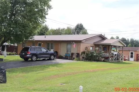 111 Maple Ln, Science Hill, KY 42553