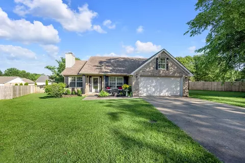 121 Caffrey Ct, Nicholasville, KY 40356