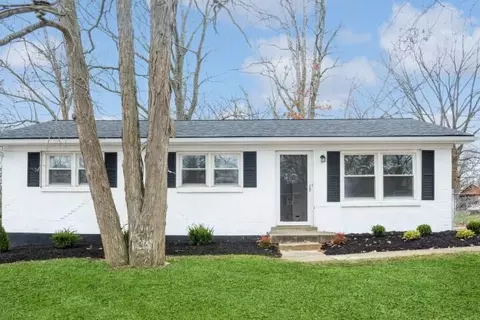 107 Brookfield Dr, Frankfort, KY 40601