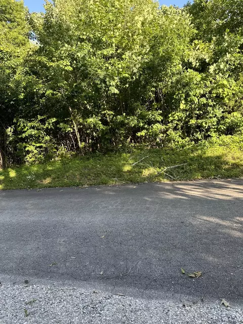 219 Wondering Woods Dr, Somerset, KY 42501