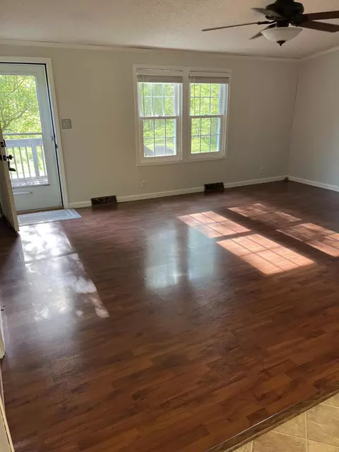 Living - 200 Epperson Rd, Winchester, KY 40391 photo 1 of 2