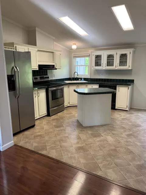 Kitchen - 200 Epperson Rd, Winchester, KY 40391 photo 2 of 2