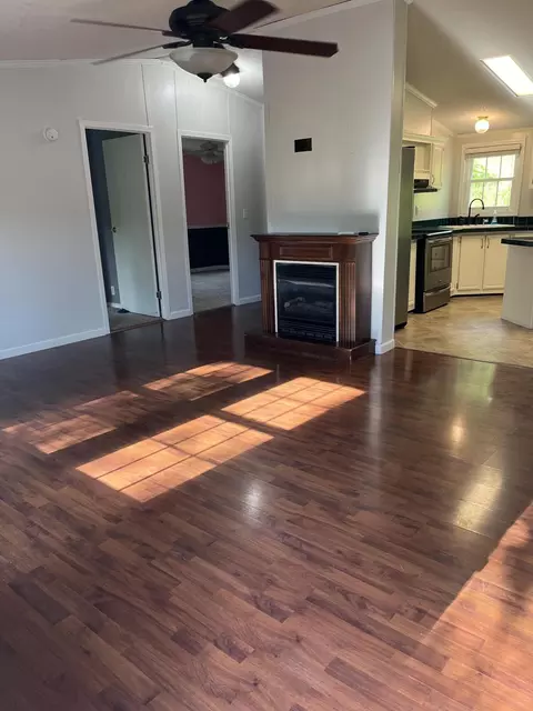 Living - 200 Epperson Rd, Winchester, KY 40391 photo 2 of 2