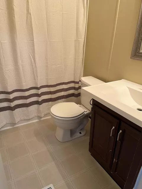 Bath - 200 Epperson Rd, Winchester, KY 40391 photo 3 of 3