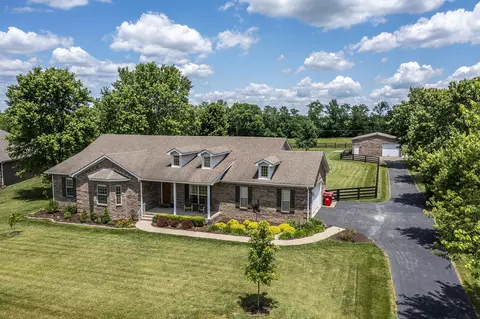 110 Colonial Dr, Versailles, KY 40383