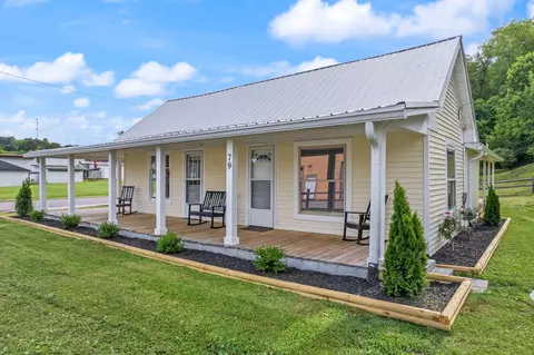 79 Washington St, Campton, KY 41301 photo 2