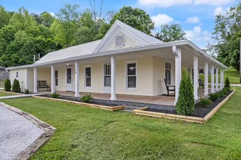 79 Washington St, Campton, KY 41301