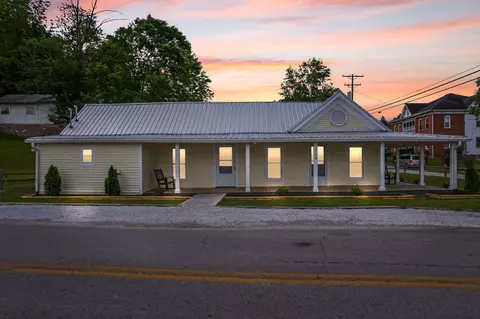 79 Washington St, Campton, KY 41301 photo 3