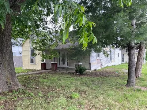 410 E Court St, Lawrenceburg, KY 40342