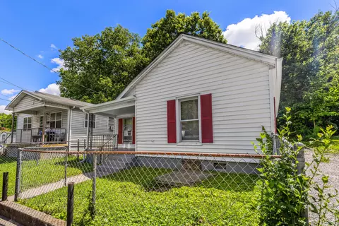 858 Lylesville St, Paris, KY 40361