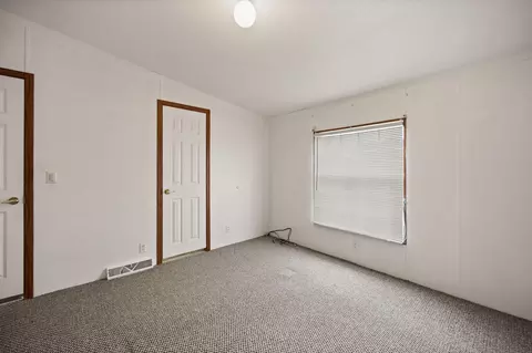 Bedroom - 2654 High Bridge Rd, Lancaster, KY 40444 photo 6 of 10